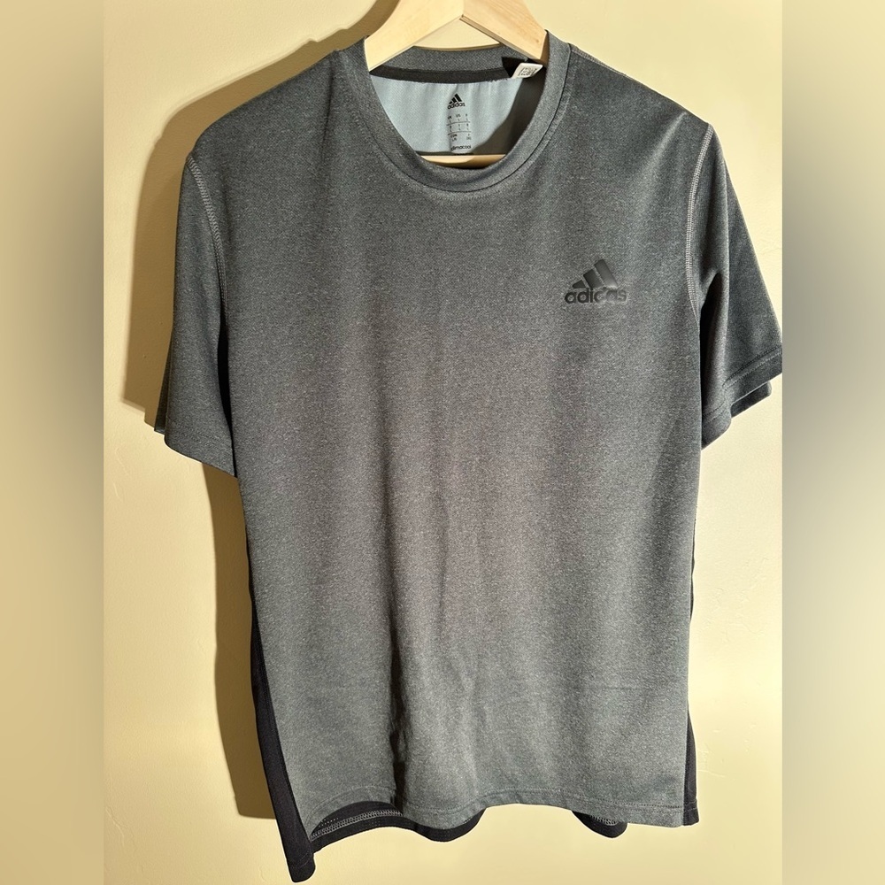 Adidas Men’s Black & Gray ClimaCool Tee Large P2P 21” Like New